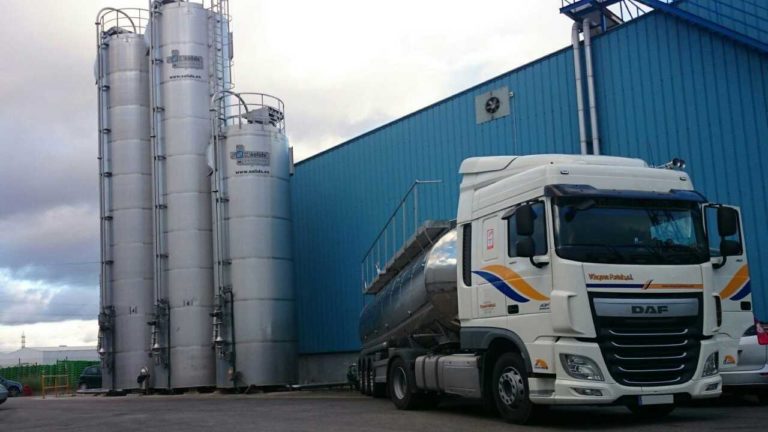 transporte nacional de productos líquidos en camiones cisternas